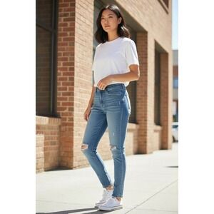 Wrangler Unforgettable High Rise Distressed Light Wash Skinny Jeans Size 10